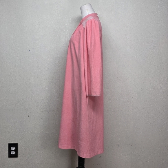 Vanity Fair Pink Robe - Picture 5 of 8